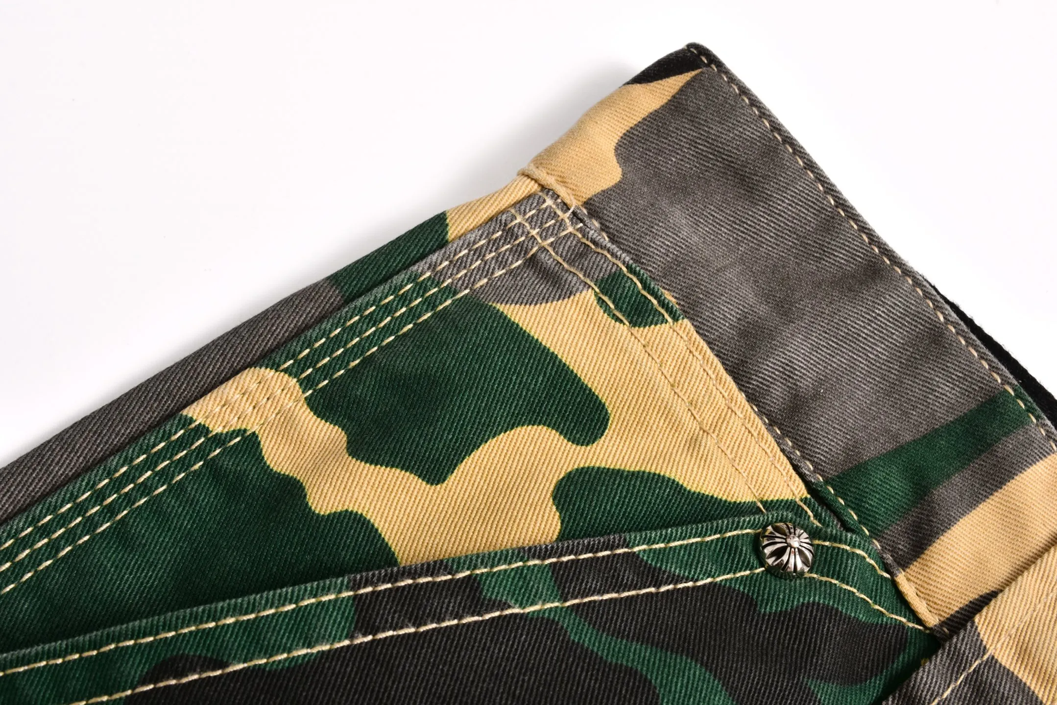 🅿️560 [Exclusive supply] CH Crouching leather camouflage shorts (green) Purchased and developed by a Los Angeles agent for US$2,980. This style is made of customized military canvas fabric, restored 1:1 according to the original model, and printed with camouflage patterns. The customization period for the hem sex pattern stamp is 20 days, the minimum order is 1800 pieces, and the color plate is matched. The hardware buckles are all made of electroplated 925 silver material, the weight is perfectly restored, and they are aged and oxidized to black. Size:S-M-L-XL